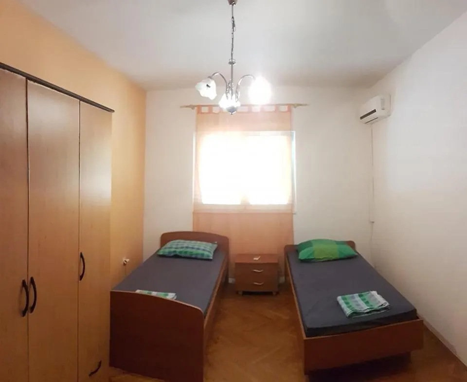 Eros Rooms Split