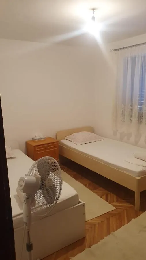 Eros Rooms Split