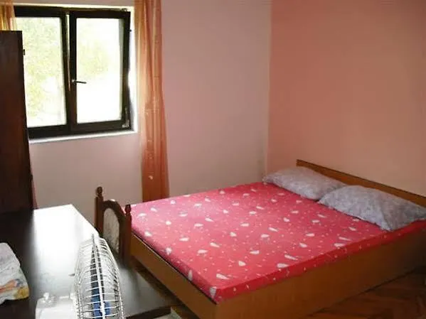 Eros Rooms Split